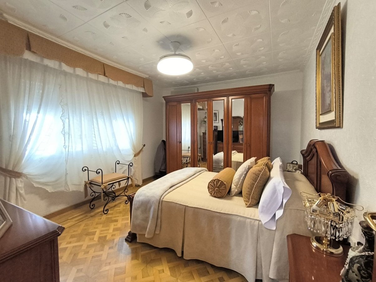 4 Bed Detached Villa in Sax