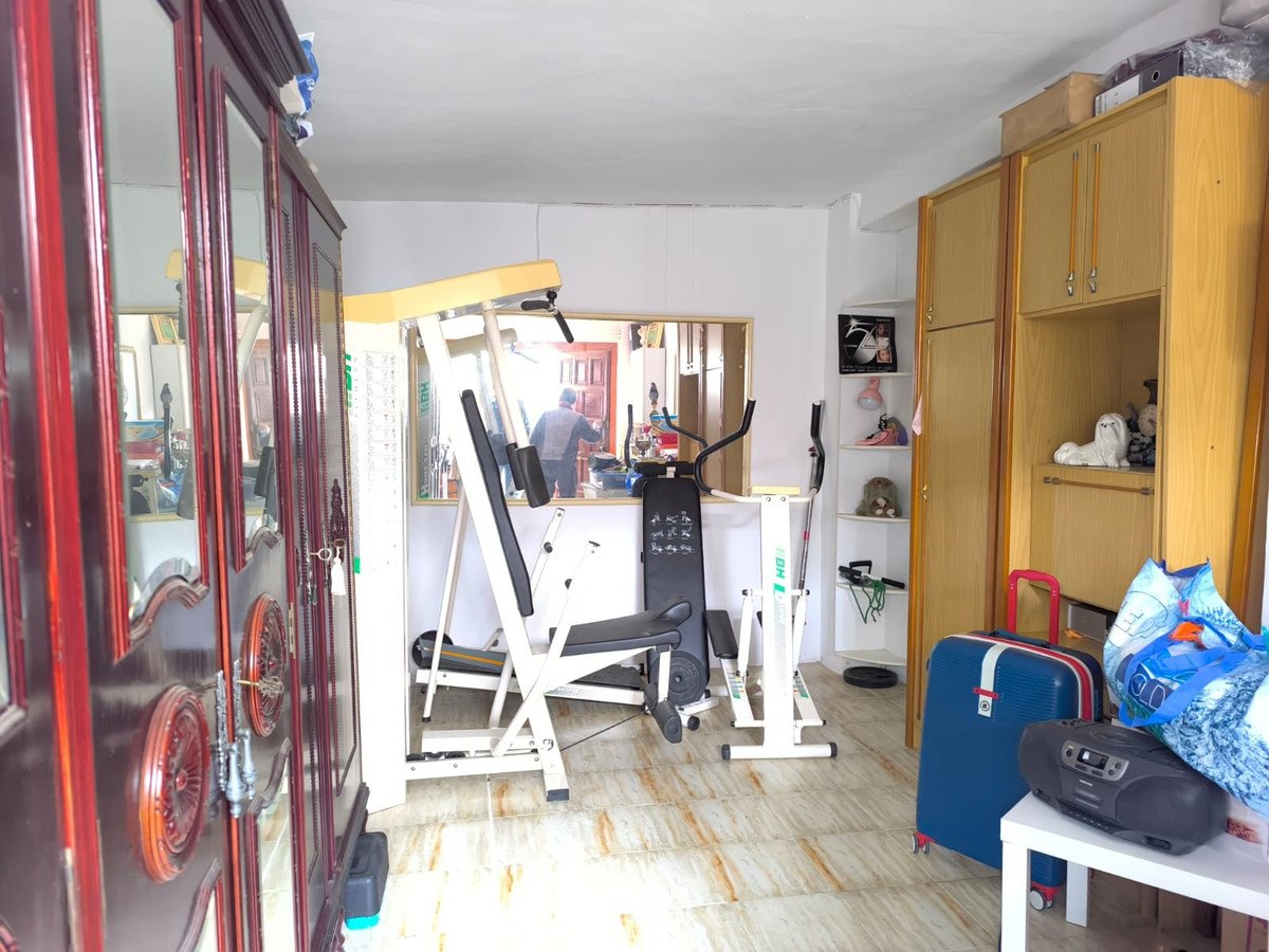 4 Bed Detached Villa in Sax
