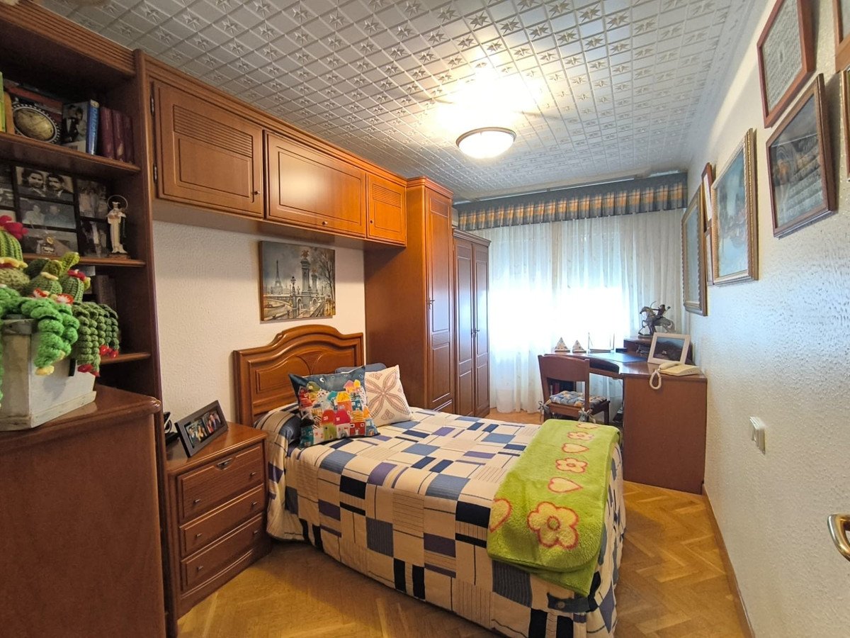 4 Bed Detached Villa in Sax