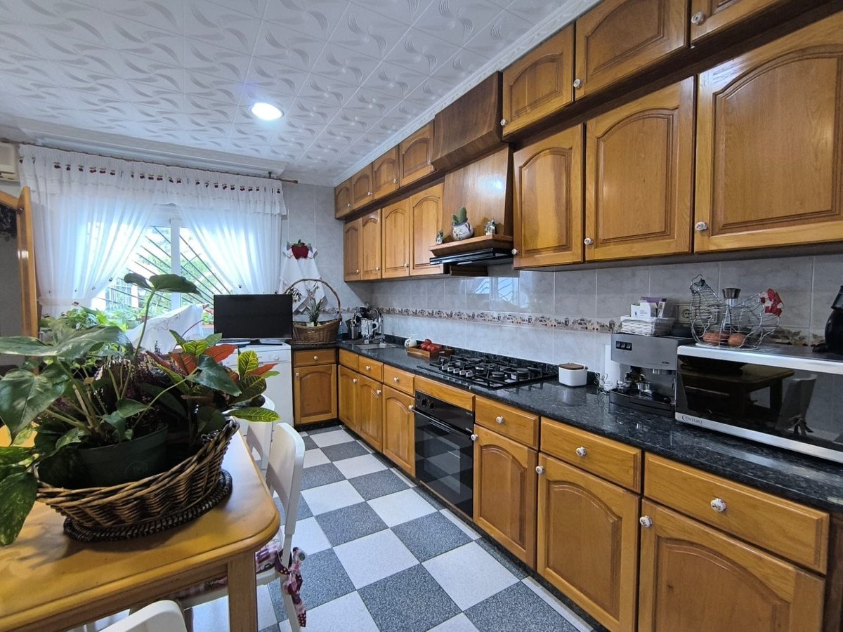 4 Bed Detached Villa in Sax