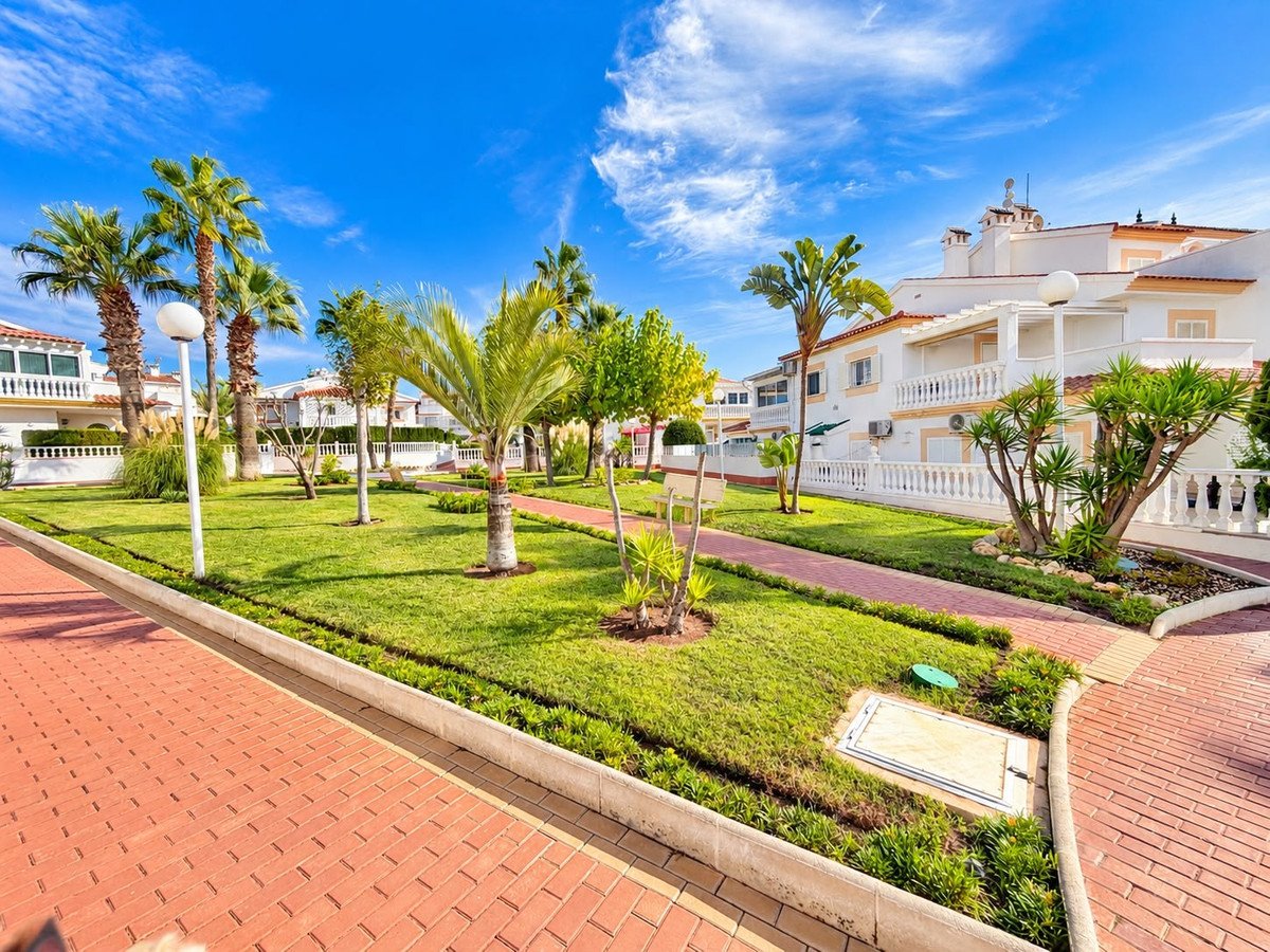 3 Bed Semi-Detached House in La Florida