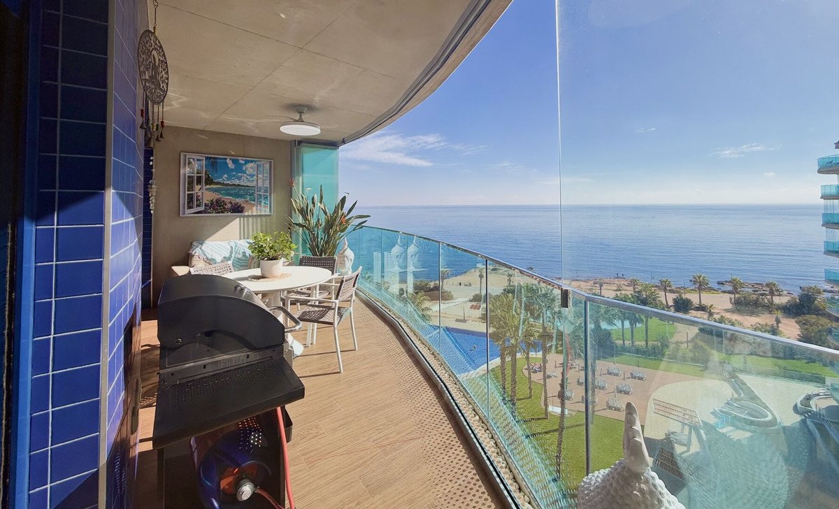 2 Bed Middle Floor Apartment in Punta Prima
