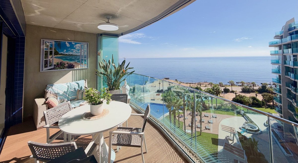 2 Bed Middle Floor Apartment in Punta Prima