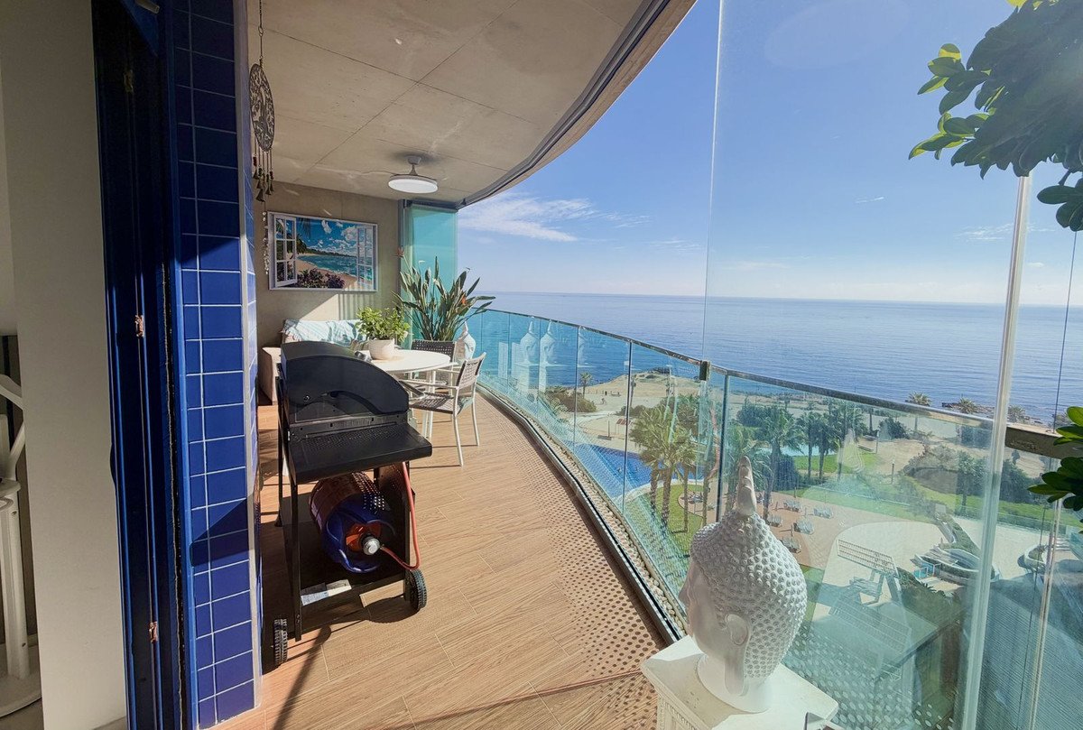 2 Bed Middle Floor Apartment in Punta Prima