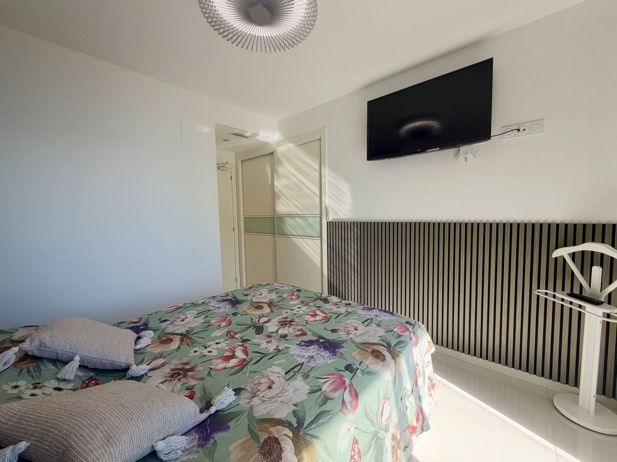 2 Bed Middle Floor Apartment in Punta Prima