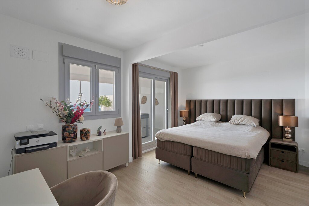 5 Bed Middle Floor Apartment in Benalmadena Pueblo
