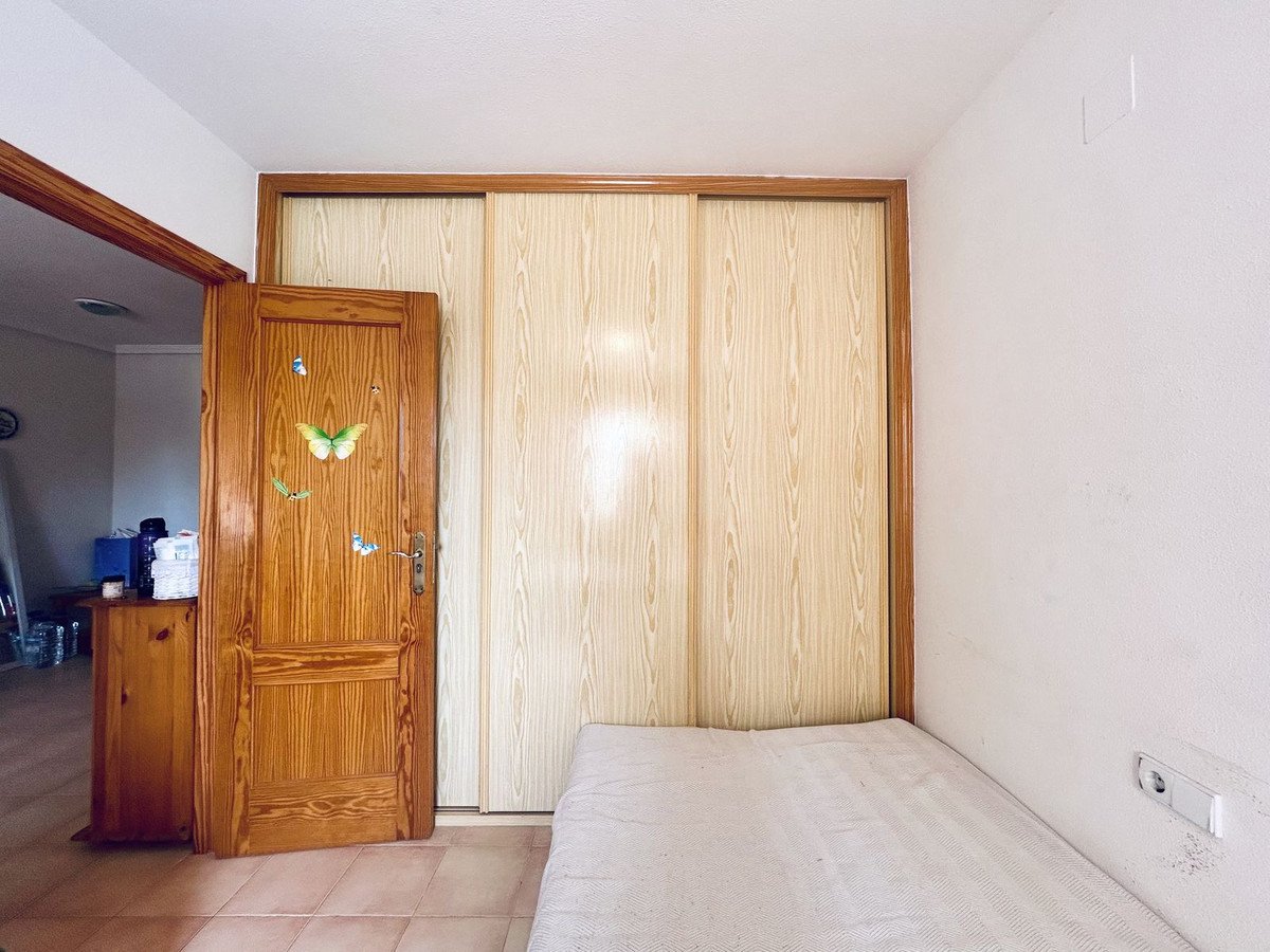 2 Bed Middle Floor Apartment in Torrevieja
