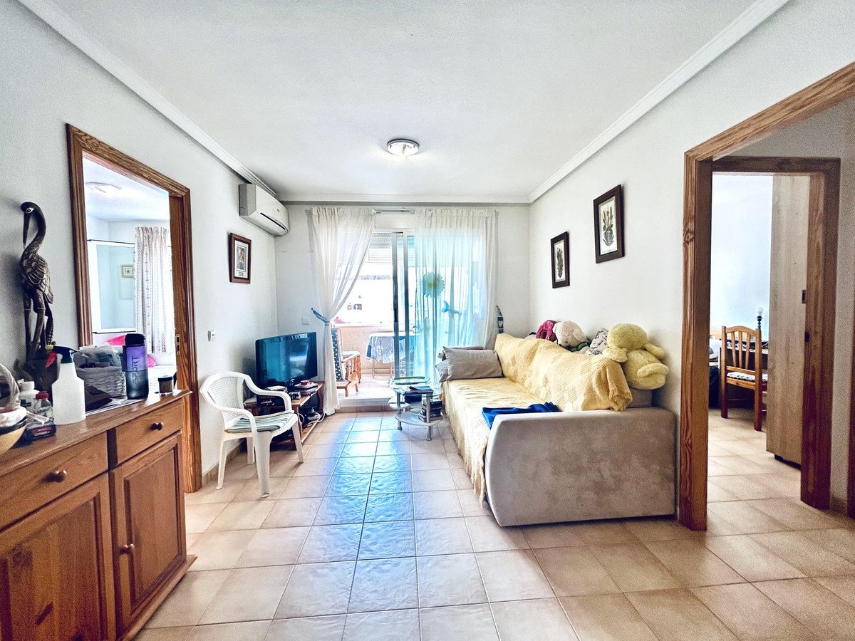 2 Bed Middle Floor Apartment in Torrevieja