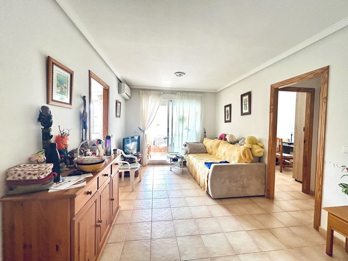 2 Bed Middle Floor Apartment in Torrevieja