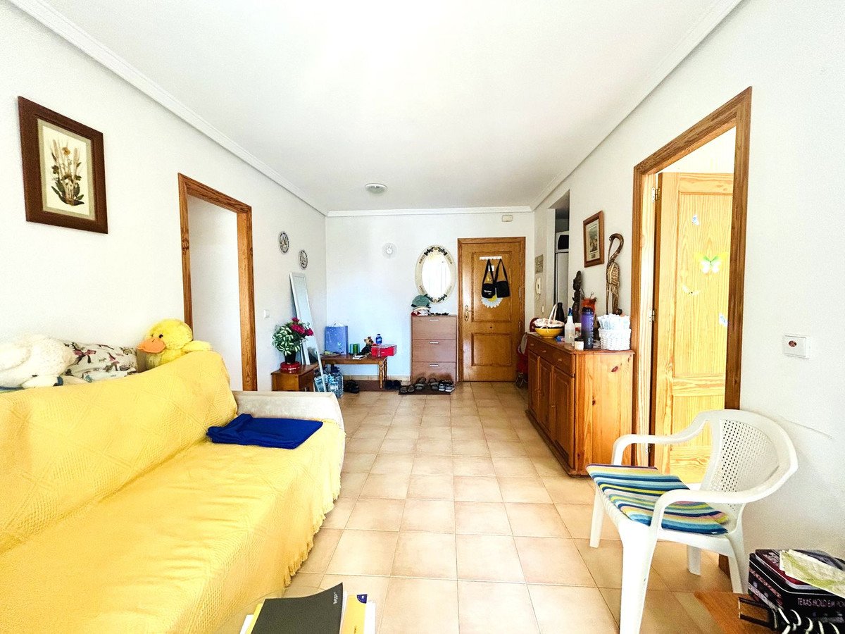 2 Bed Middle Floor Apartment in Torrevieja