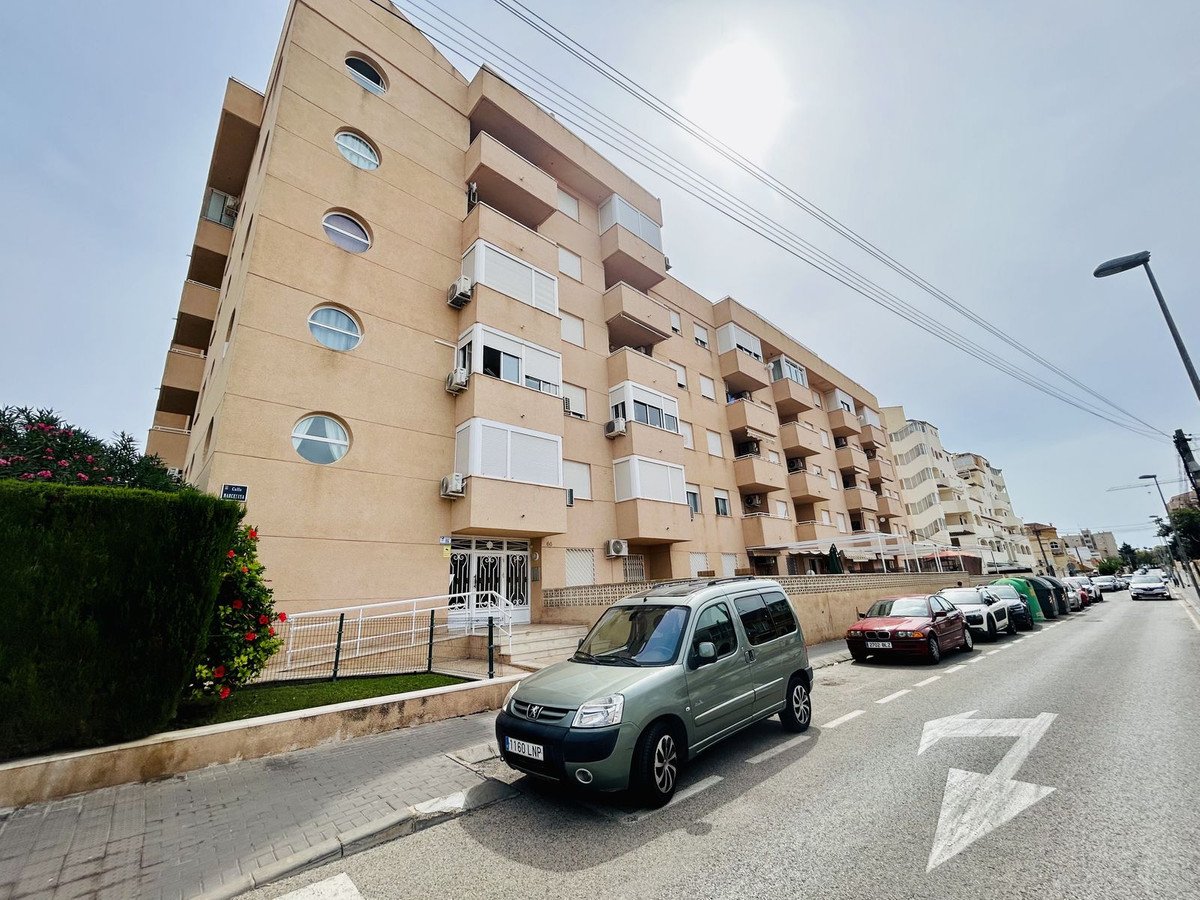 2 Bed Middle Floor Apartment in Torrevieja