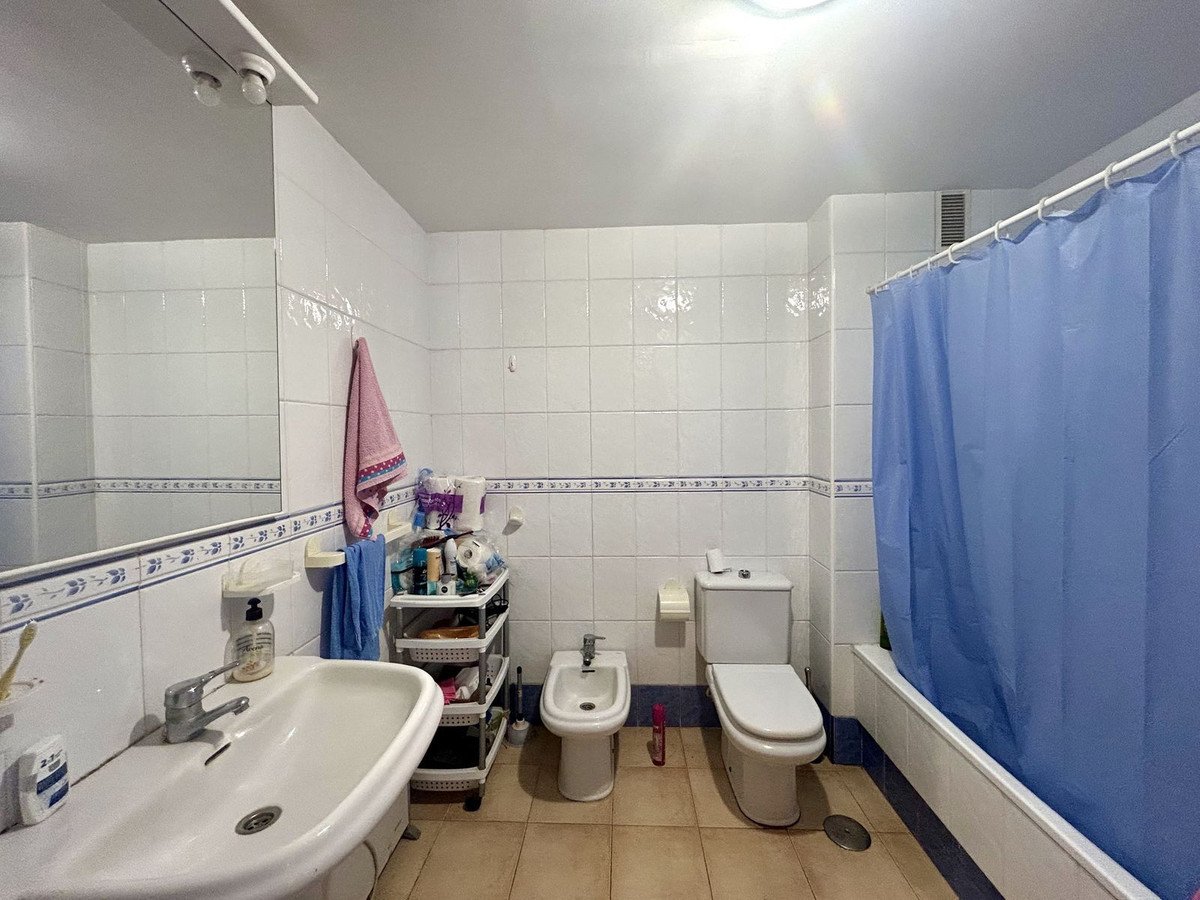 2 Bed Middle Floor Apartment in Torrevieja