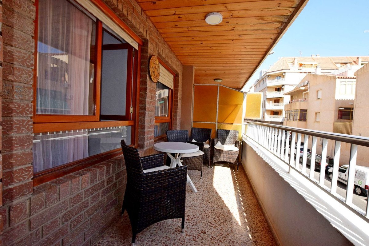 3 Bed Middle Floor Apartment in Torrevieja