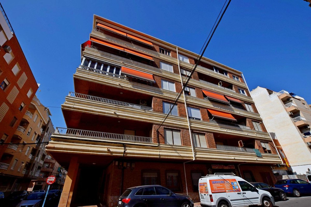 3 Bed Middle Floor Apartment in Torrevieja