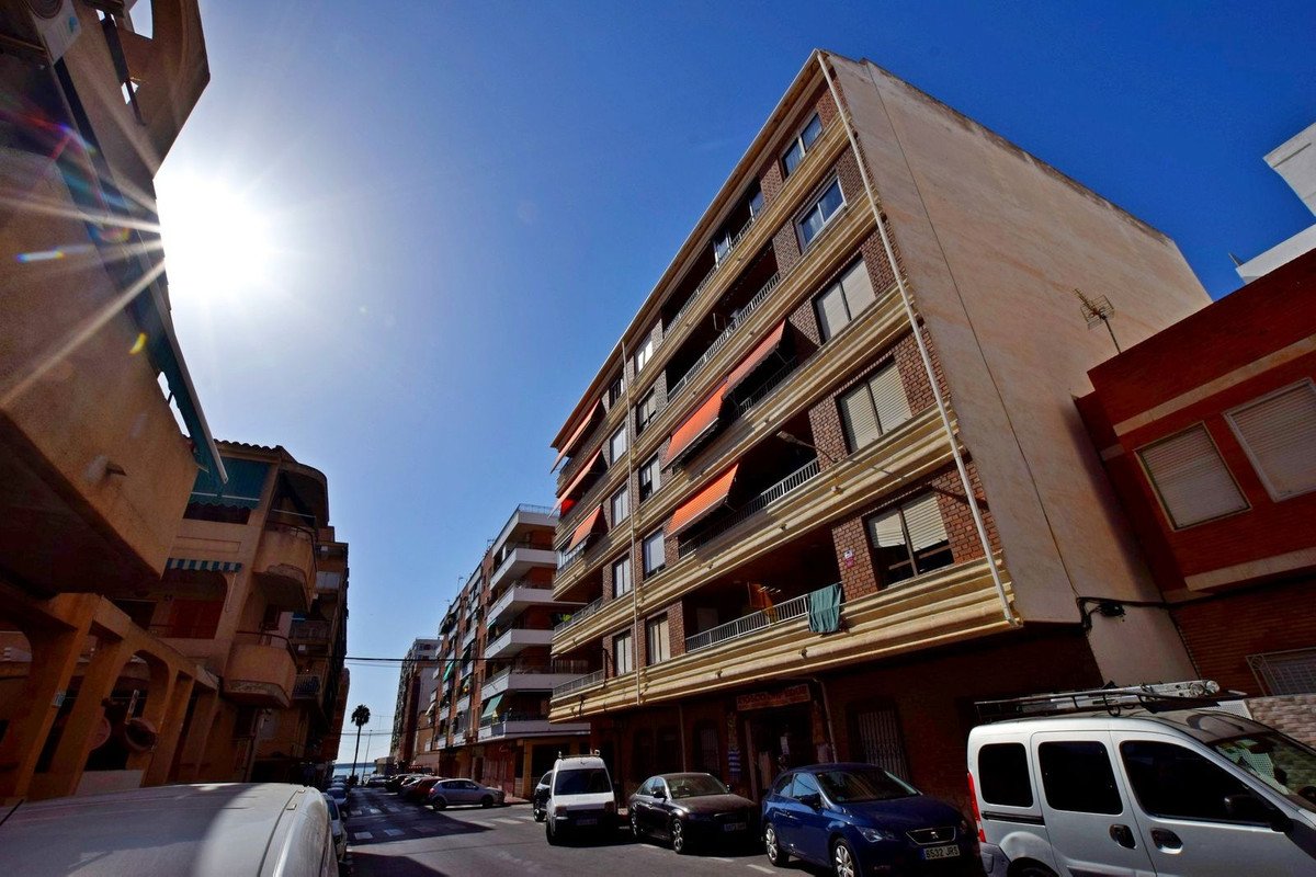 3 Bed Middle Floor Apartment in Torrevieja