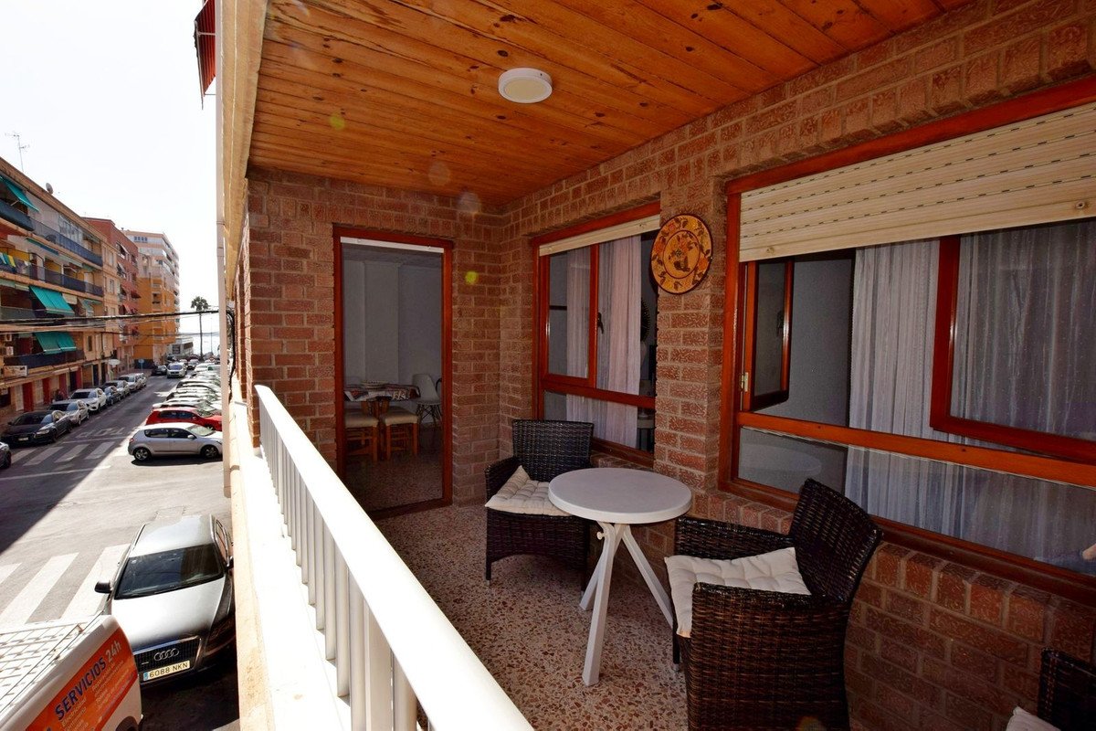 3 Bed Middle Floor Apartment in Torrevieja