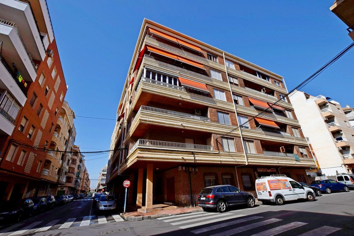 3 Bed Middle Floor Apartment in Torrevieja