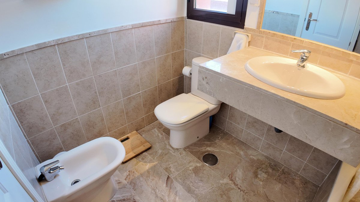 2 Bed Ground Floor Apartment in Estepona