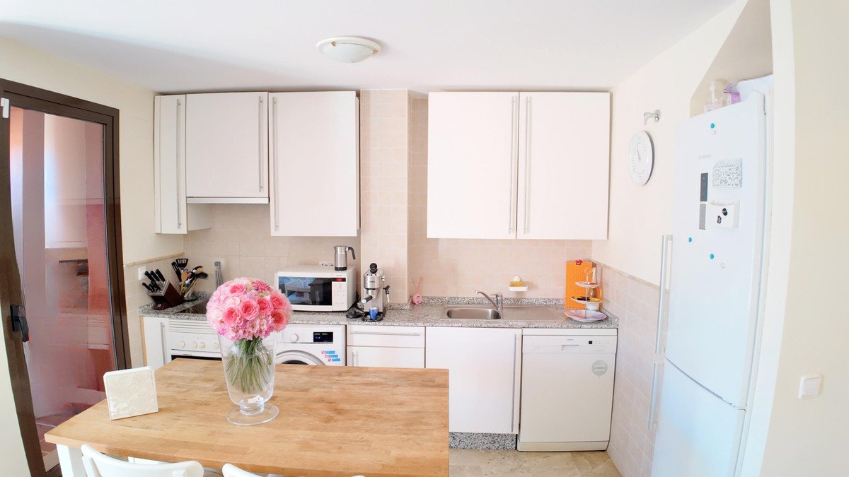 2 Bed Ground Floor Apartment in Estepona
