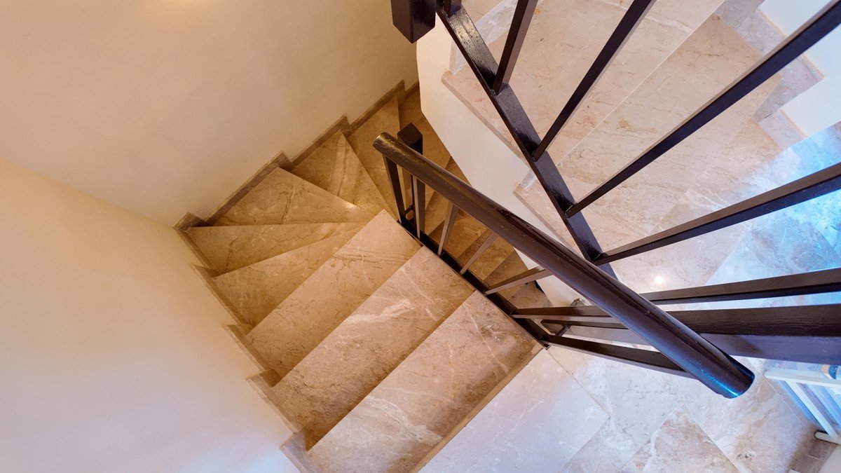 2 Bed Ground Floor Apartment in Estepona