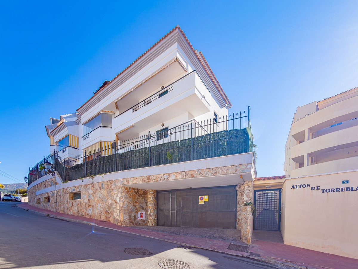 3 Bed Middle Floor Apartment in Fuengirola