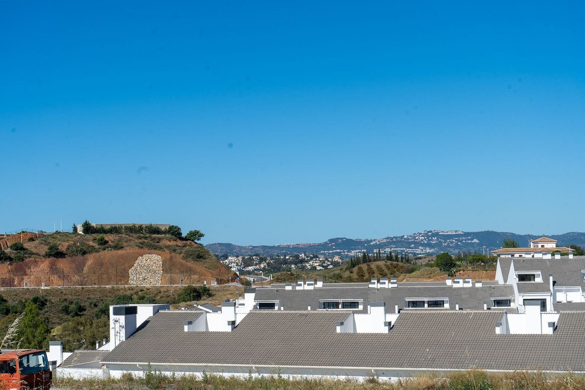 3 Bed Middle Floor Apartment in Fuengirola