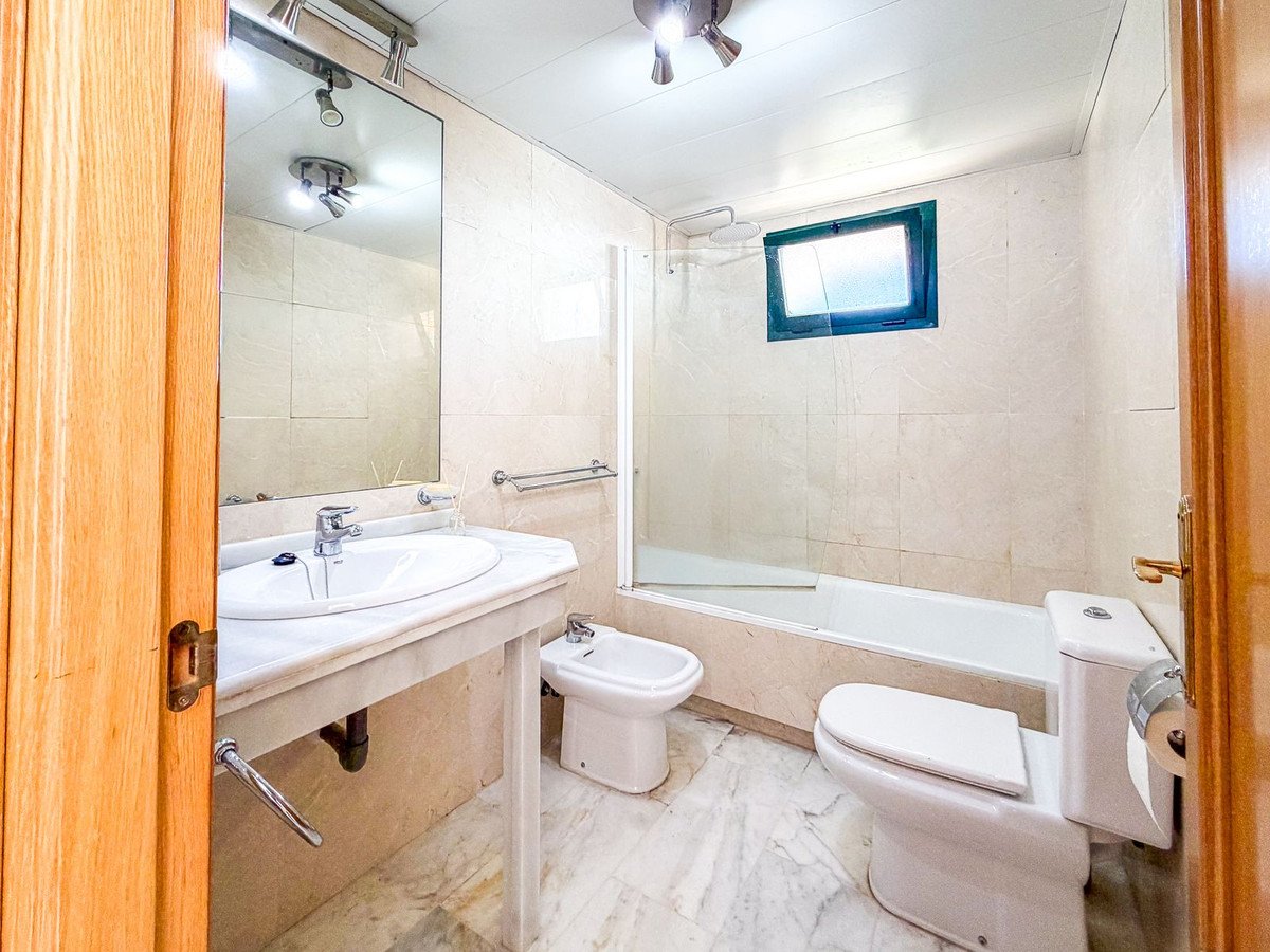 3 Bed Middle Floor Apartment in Fuengirola