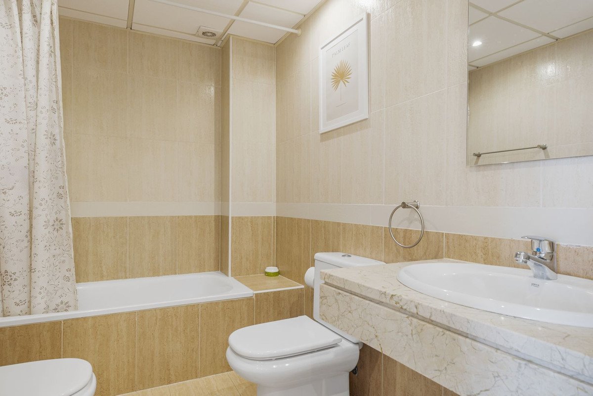1 Bed Middle Floor Apartment in Nueva Andalucía