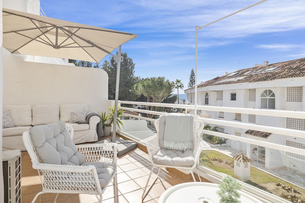 1 Bed Middle Floor Apartment in Nueva Andalucía