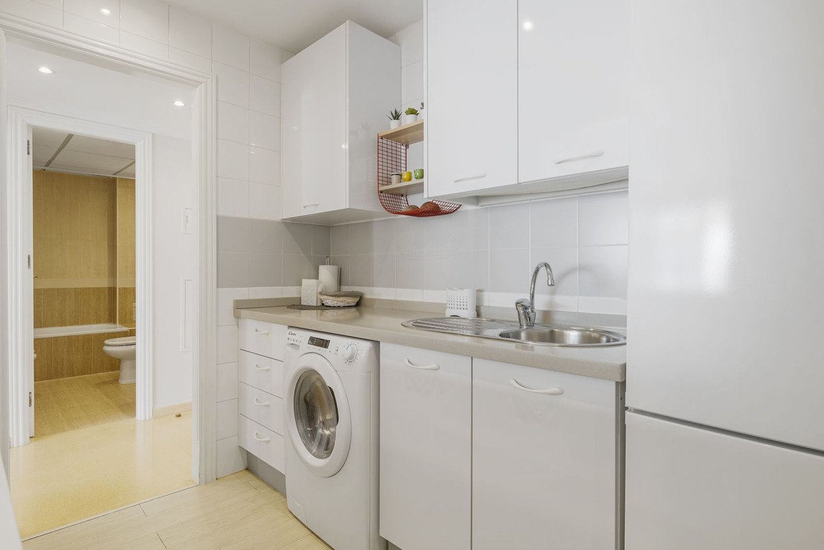 1 Bed Middle Floor Apartment in Nueva Andalucía