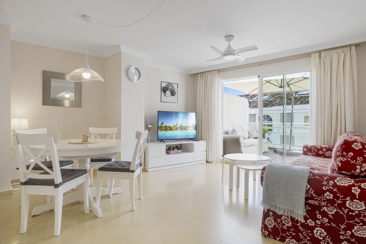 1 Bed Middle Floor Apartment in Nueva Andalucía