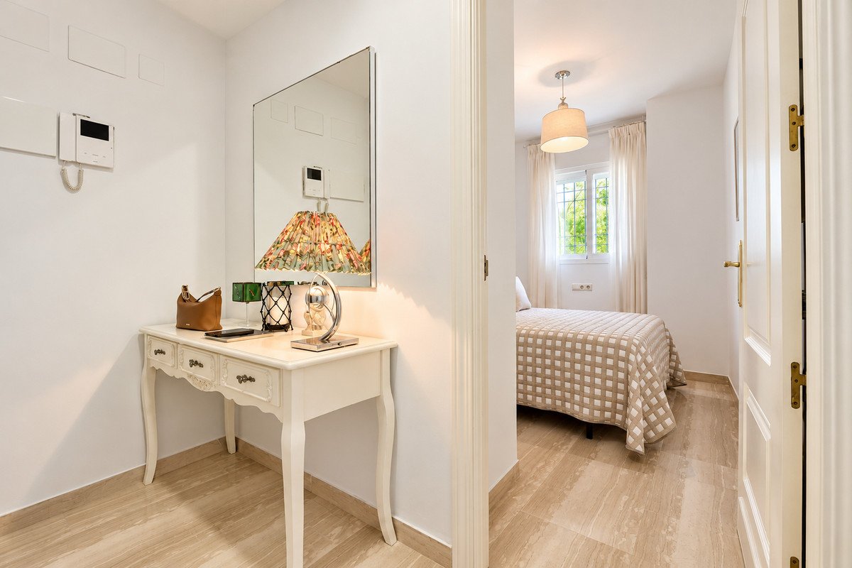 2 Bed Middle Floor Apartment in Fuengirola