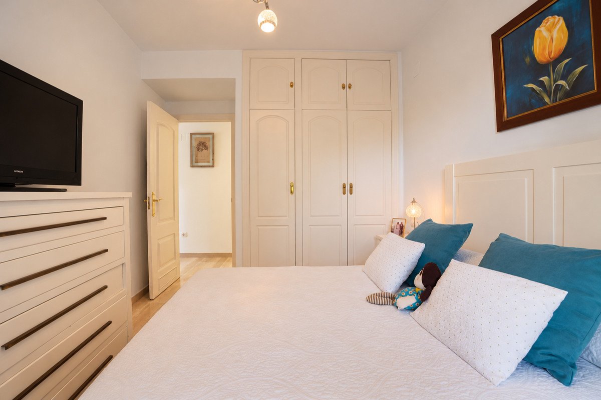 2 Bed Middle Floor Apartment in Fuengirola