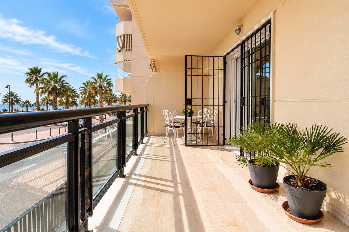 2 Bed Middle Floor Apartment in Fuengirola