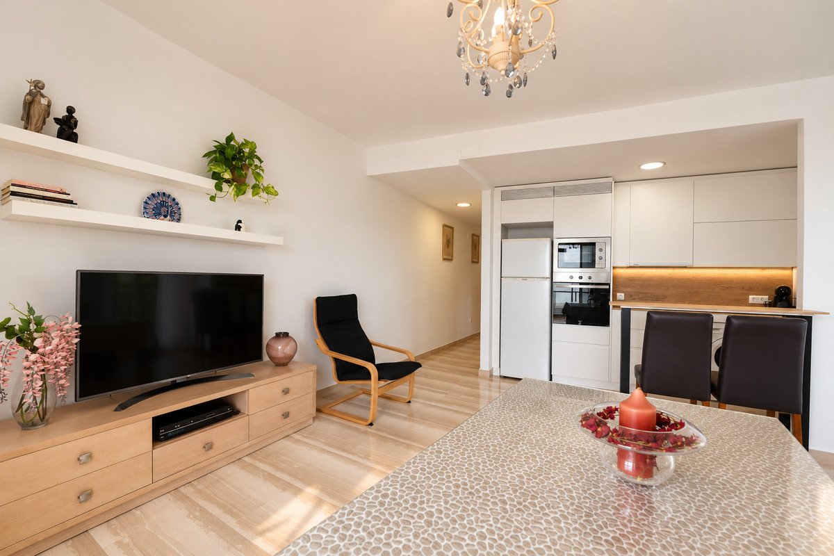 2 Bed Middle Floor Apartment in Fuengirola