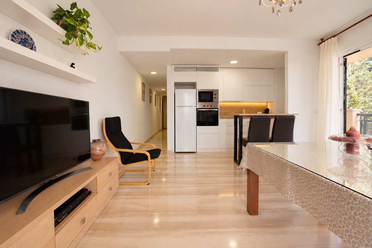 2 Bed Middle Floor Apartment in Fuengirola