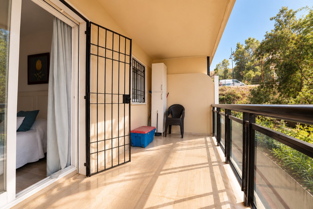 2 Bed Middle Floor Apartment in Fuengirola