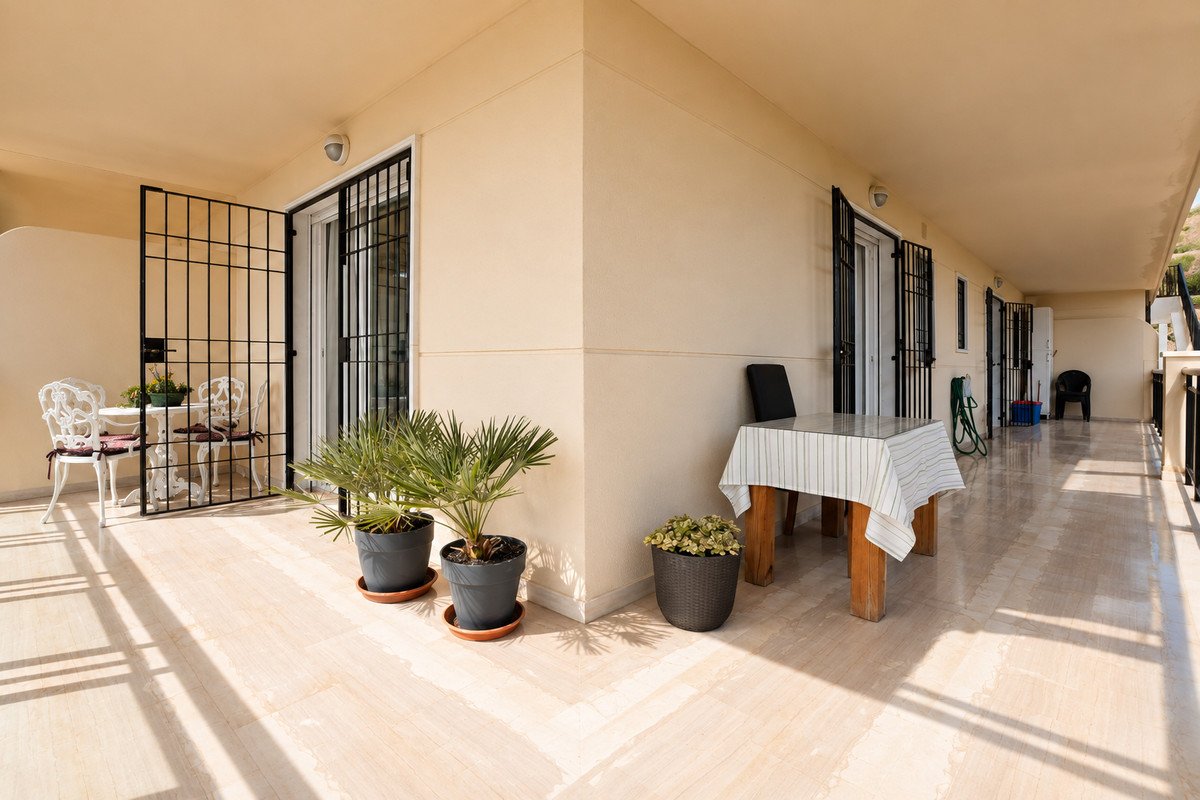 2 Bed Middle Floor Apartment in Fuengirola