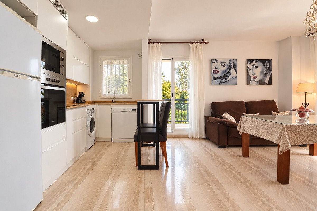 2 Bed Middle Floor Apartment in Fuengirola