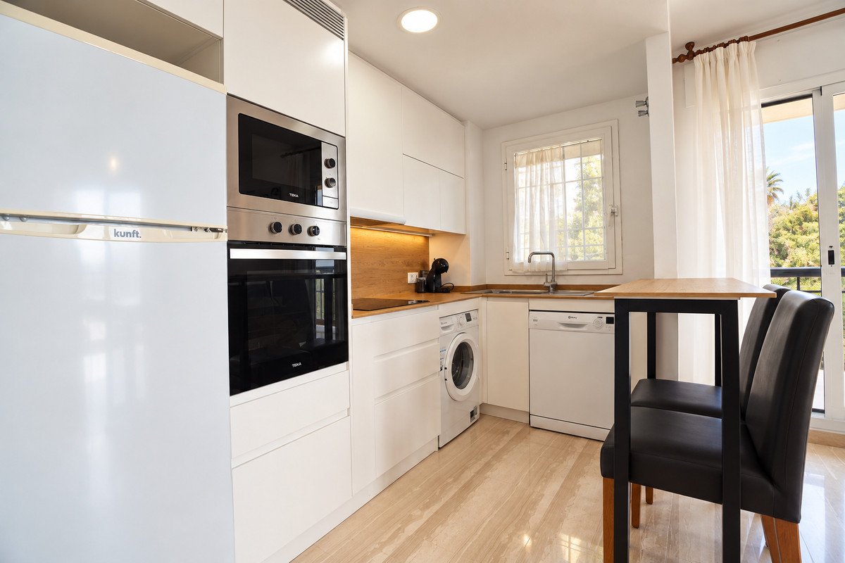 2 Bed Middle Floor Apartment in Fuengirola