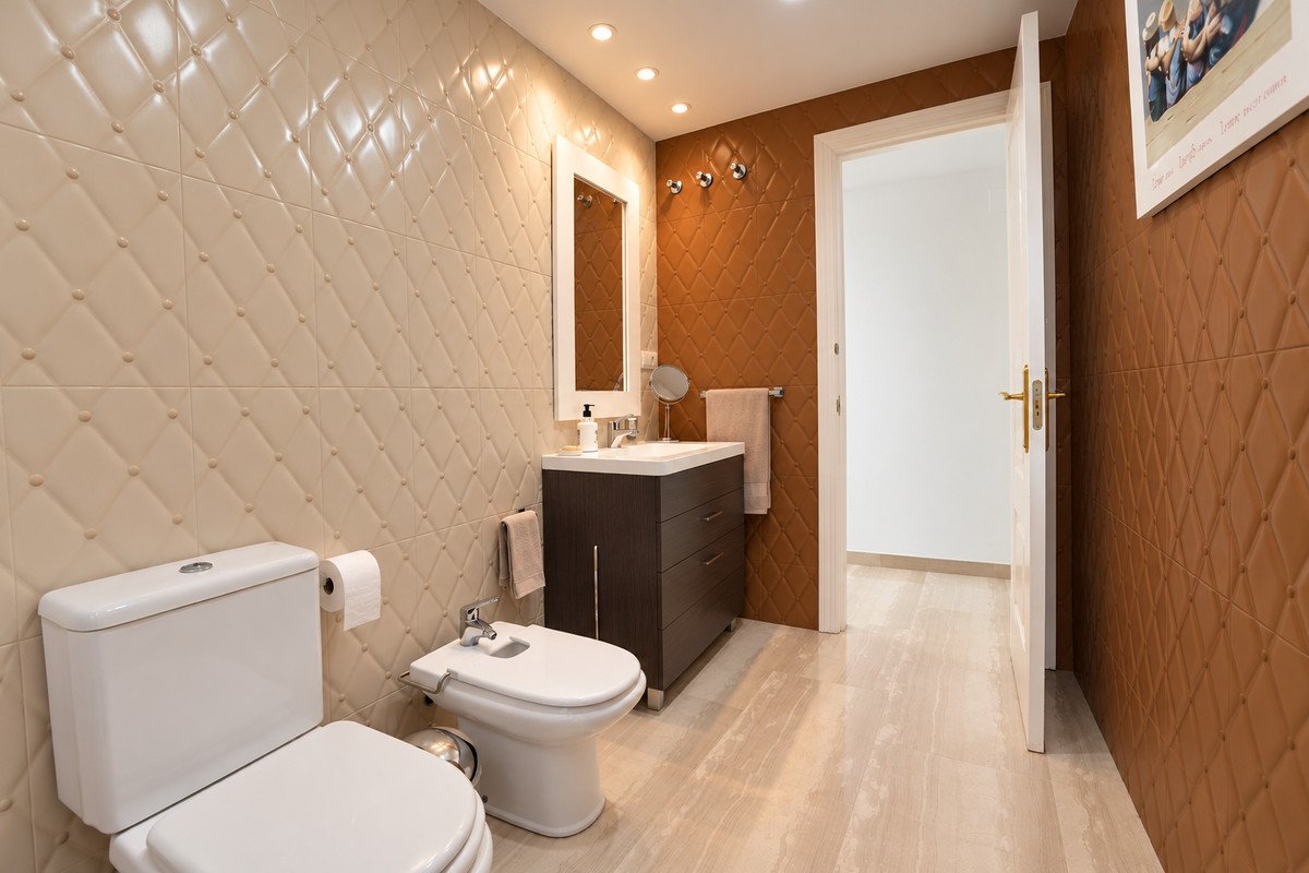 2 Bed Middle Floor Apartment in Fuengirola