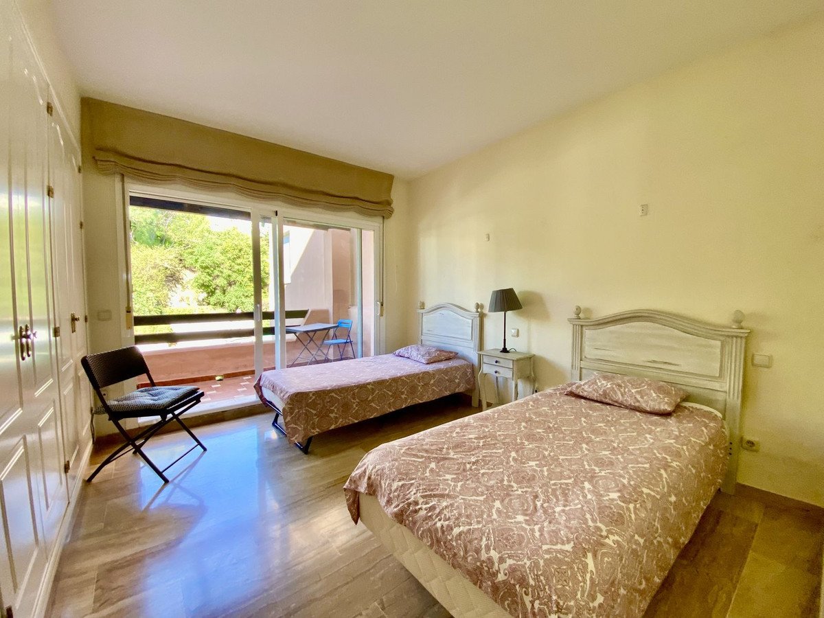 2 Bed Middle Floor Apartment in Guadalmina Baja