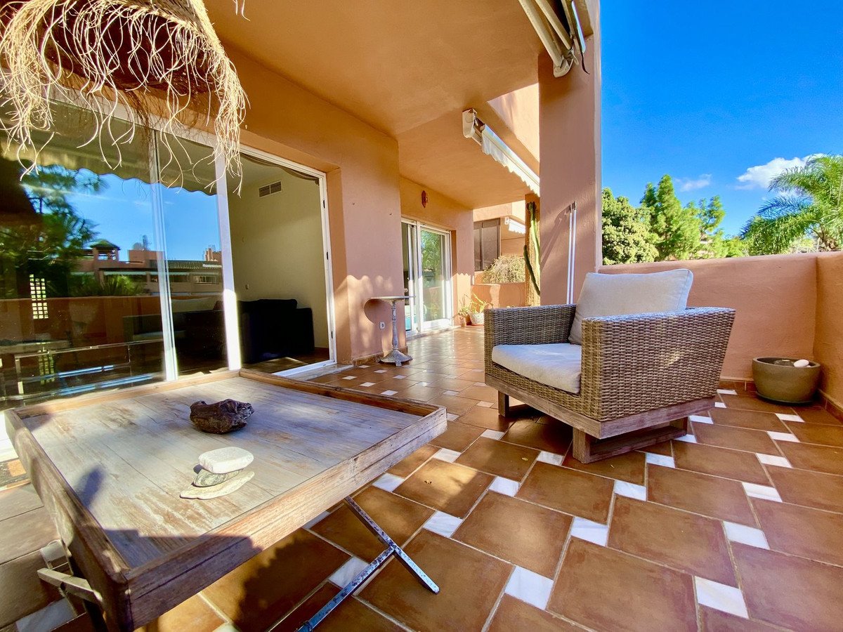 2 Bed Middle Floor Apartment in Guadalmina Baja