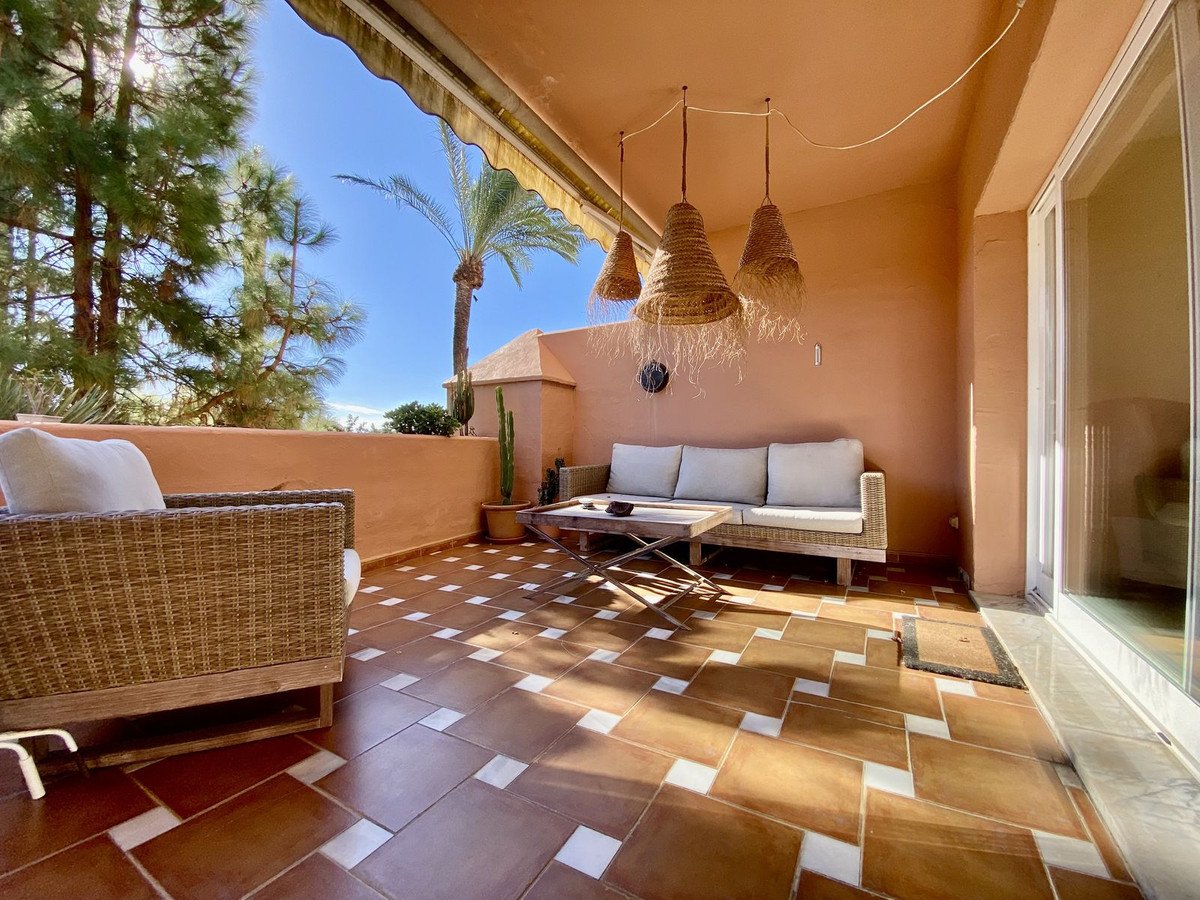 2 Bed Middle Floor Apartment in Guadalmina Baja