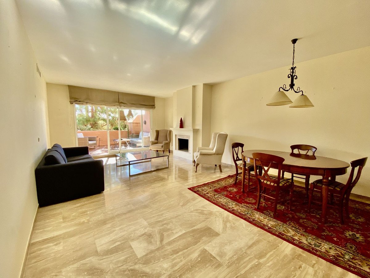 2 Bed Middle Floor Apartment in Guadalmina Baja