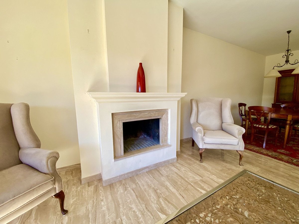 2 Bed Middle Floor Apartment in Guadalmina Baja