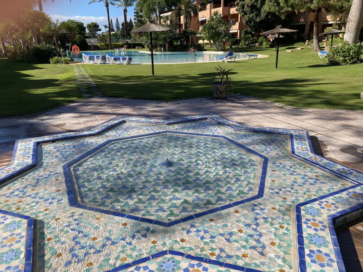 2 Bed Middle Floor Apartment in Guadalmina Baja