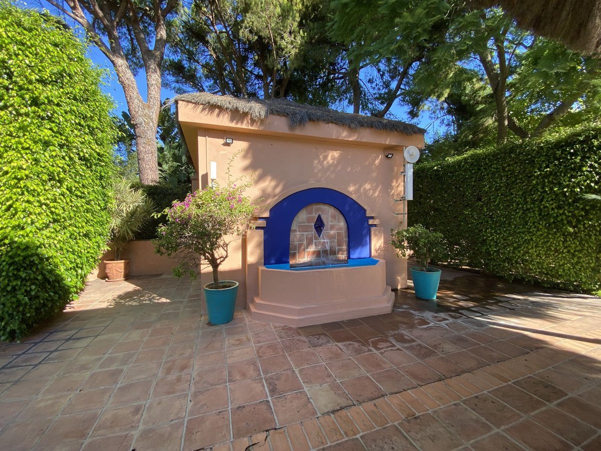 2 Bed Middle Floor Apartment in Guadalmina Baja