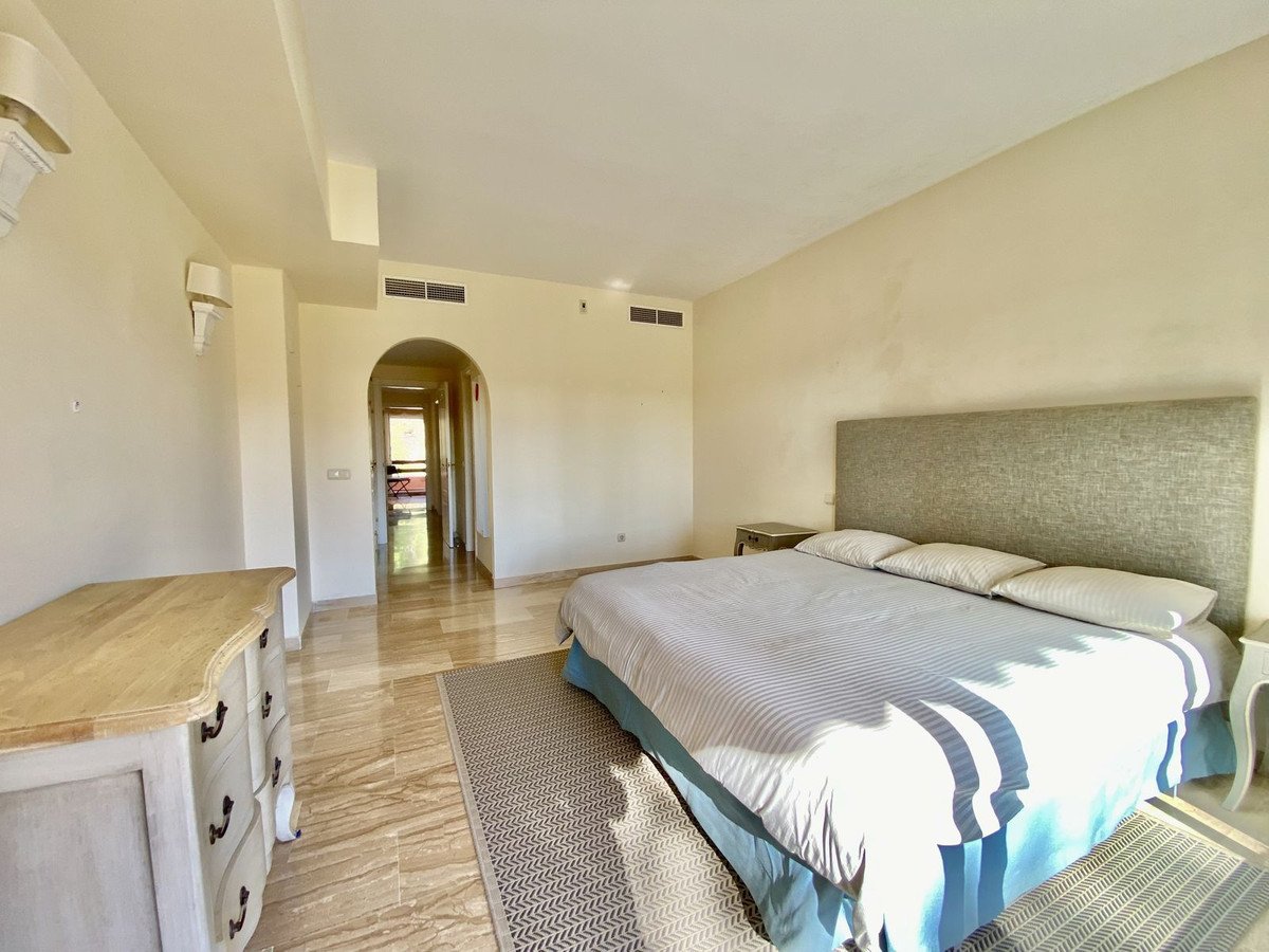 2 Bed Middle Floor Apartment in Guadalmina Baja