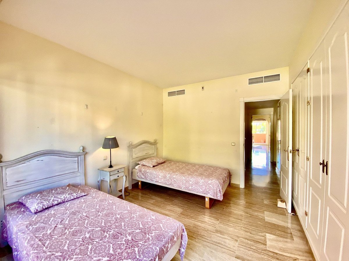 2 Bed Middle Floor Apartment in Guadalmina Baja
